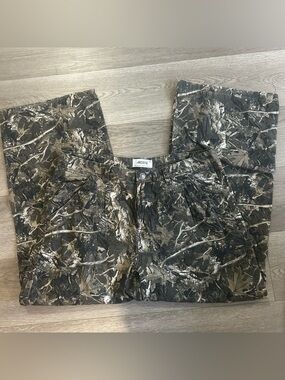 Ardene Black and Dark Green Camo Cargo Pants